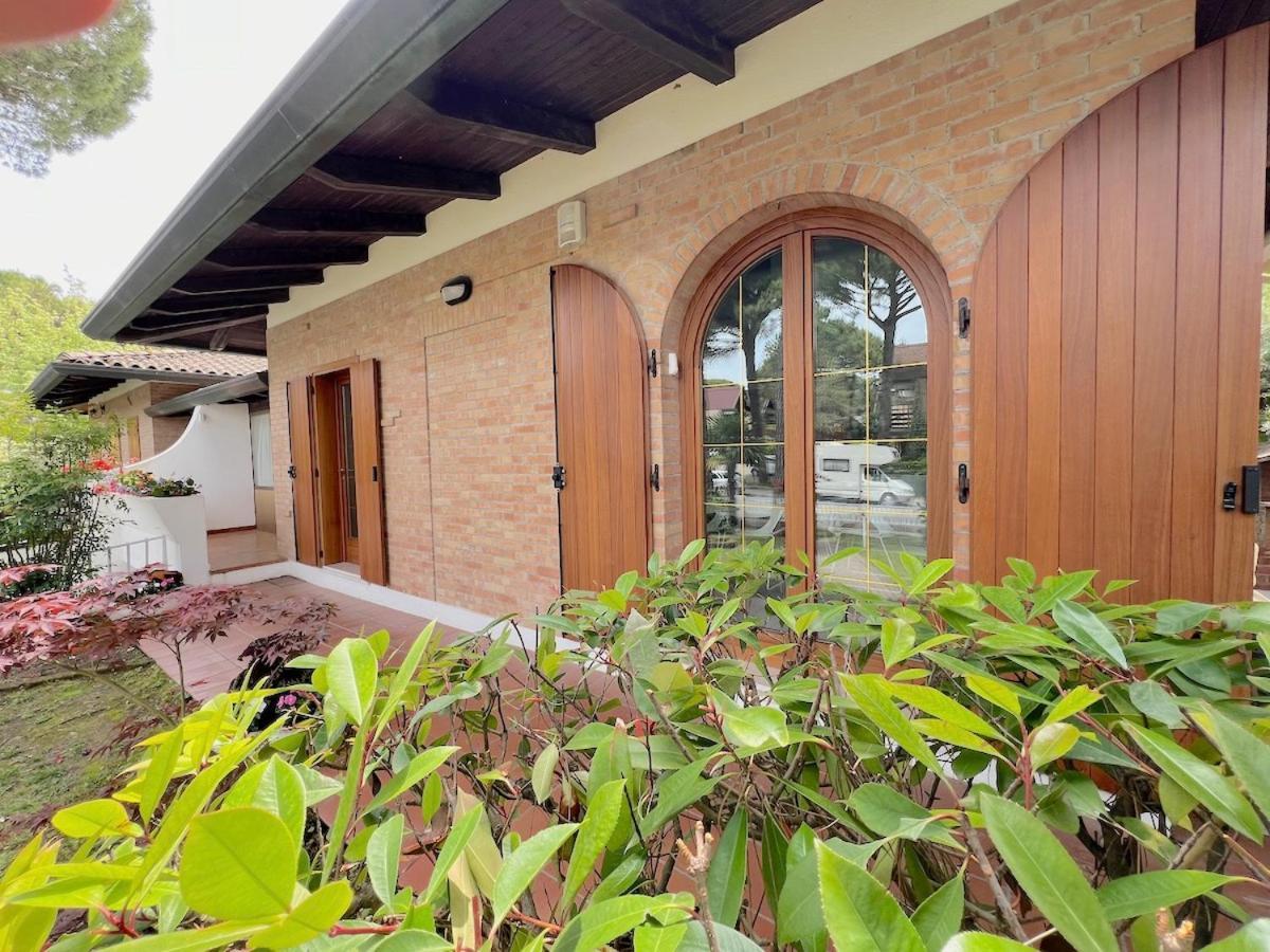 Villa Palm Lignano Sabbiadoro Bagian luar foto