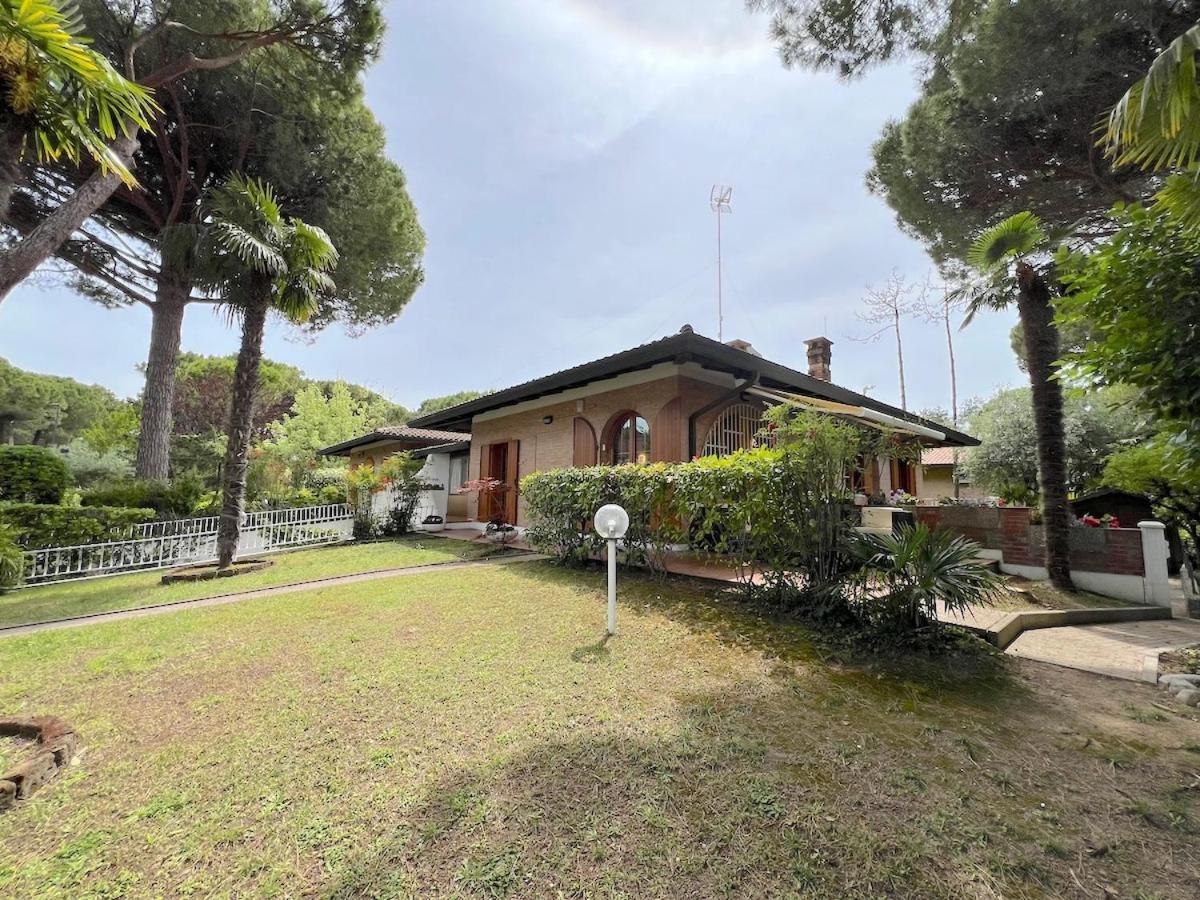 Villa Palm Lignano Sabbiadoro Bagian luar foto