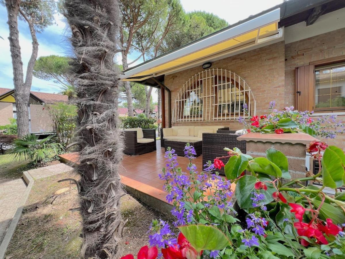 Villa Palm Lignano Sabbiadoro Bagian luar foto