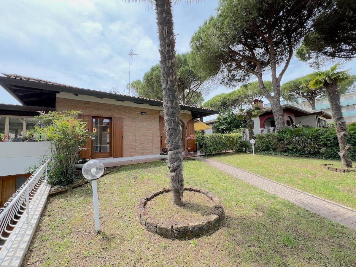 Villa Palm Lignano Sabbiadoro Bagian luar foto